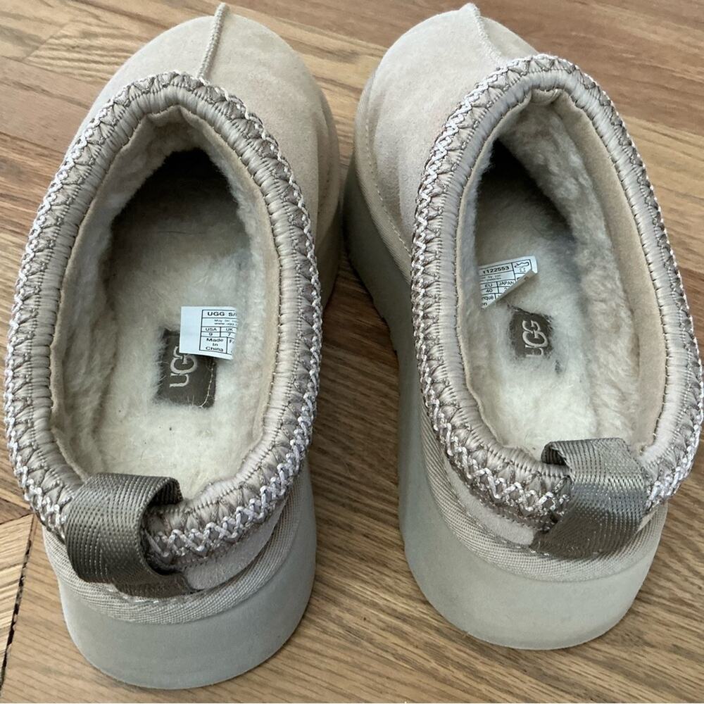 UGG Women's Tazz Slip-On Platform Mule Slippers  Size 9 Mustard Seed Color - Picture 9 of 13